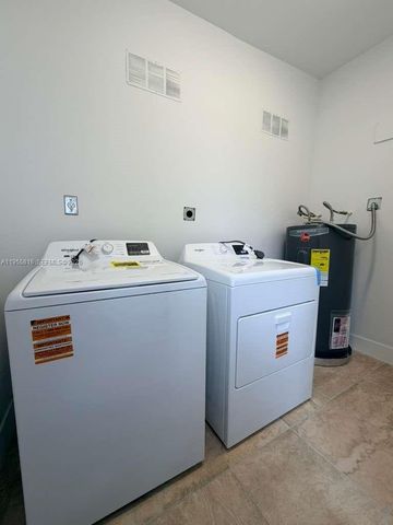 136 N Evergreen Dr, Lake Park, FL 33403