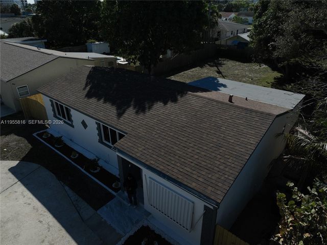 136 N Evergreen Dr, Lake Park, FL 33403