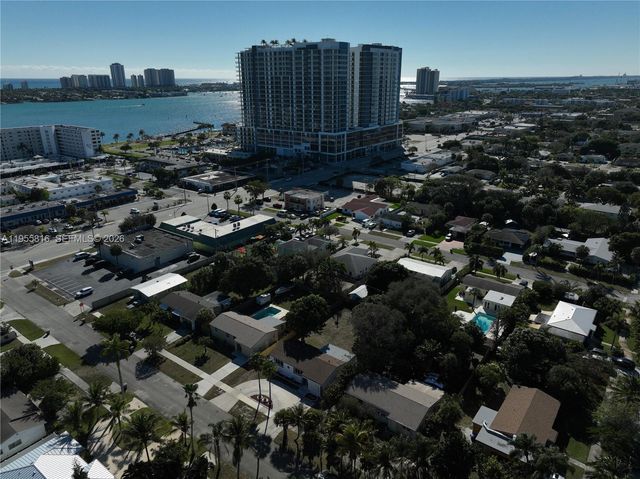 136 N Evergreen Dr, Lake Park, FL 33403