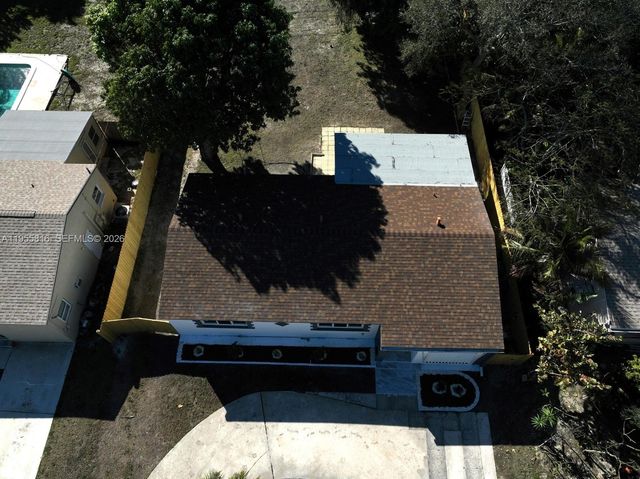 136 N Evergreen Dr, Lake Park, FL 33403