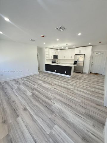 136 N Evergreen Dr, Lake Park, FL 33403