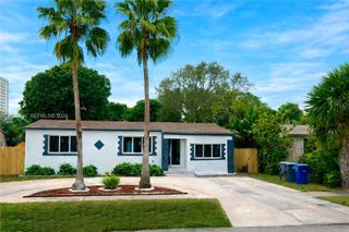 136 N Evergreen Dr, Lake Park, FL 33403