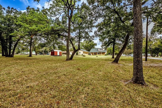 18 Allbritton Road, Huntsville, TX 77320