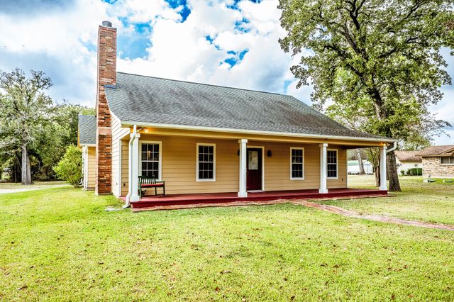 18 Allbritton Road, Huntsville, TX 77320