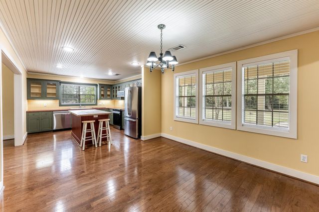 18 Allbritton Road, Huntsville, TX 77320