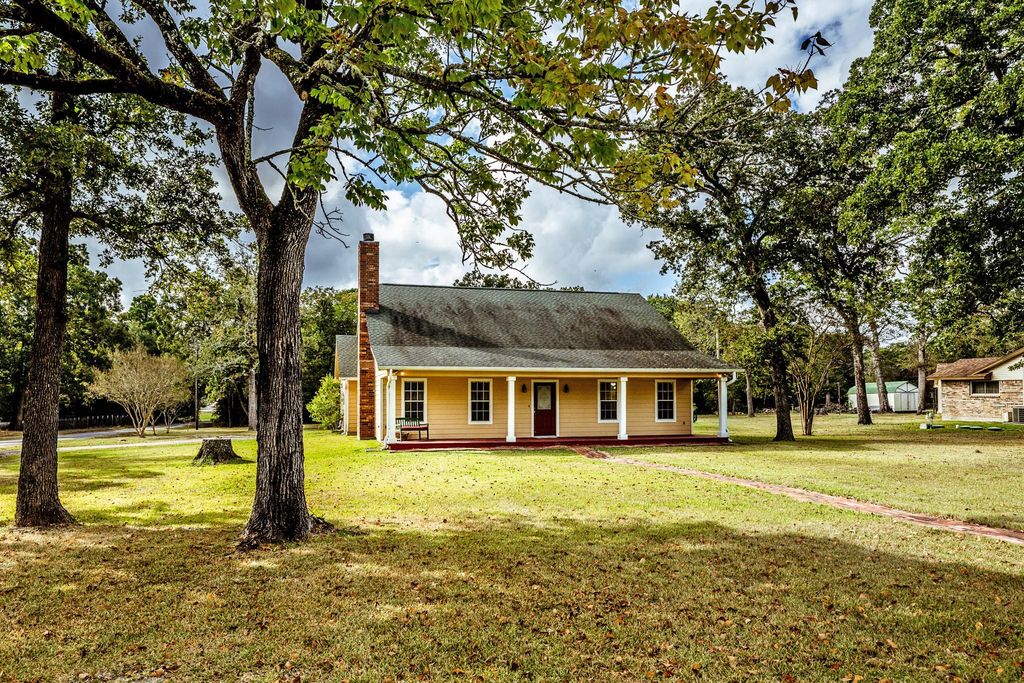 18 Allbritton Road, Huntsville, TX 77320