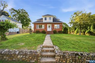 309 Erie Avenue, Midland Park, NJ 07432