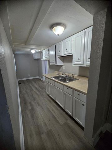 3738 BROOKLYN Avenue, Kansas City, MO 64109