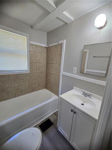 3738 BROOKLYN Avenue, Kansas City, MO 64109