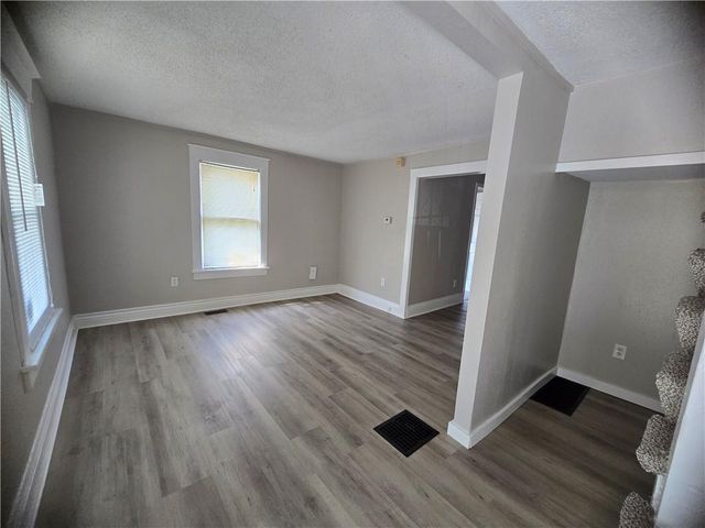 3738 BROOKLYN Avenue, Kansas City, MO 64109