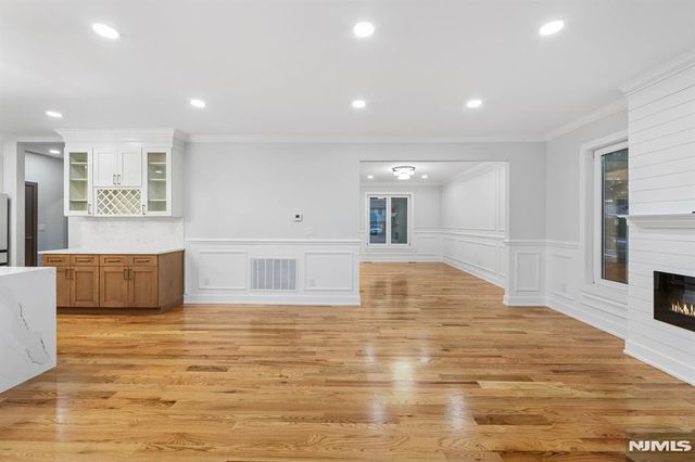 31-07 Morlot Avenue, Fair Lawn, NJ 07410