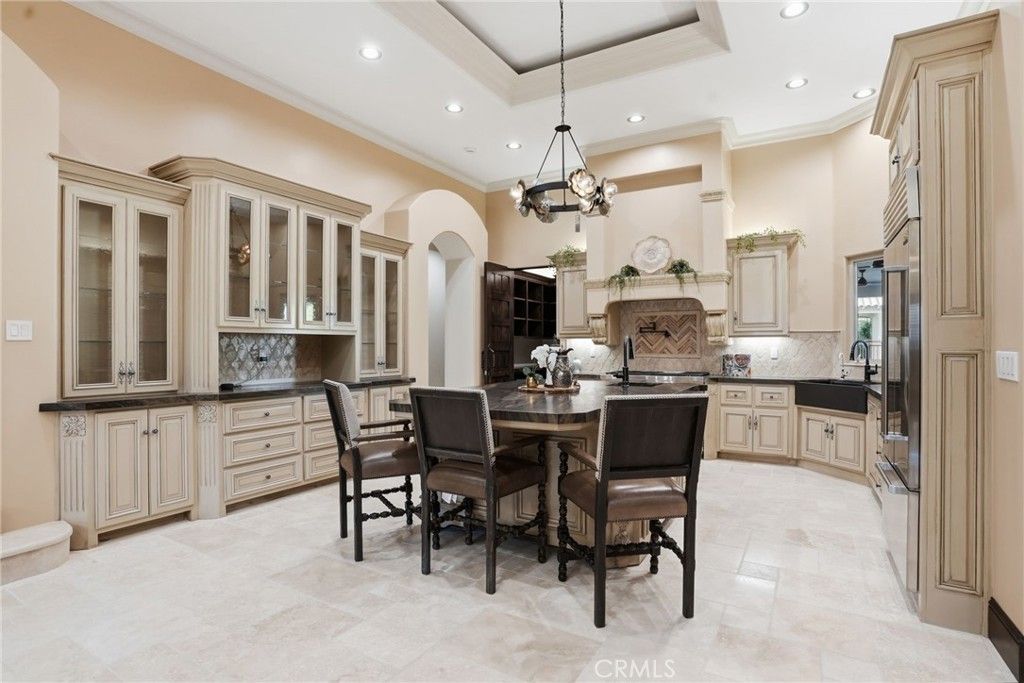 Image 11 of property listing at 15014 Thunder Valley Road, Bakersfield, CA 93314