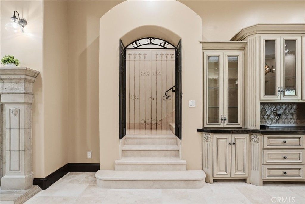 Image 12 of property listing at 15014 Thunder Valley Road, Bakersfield, CA 93314