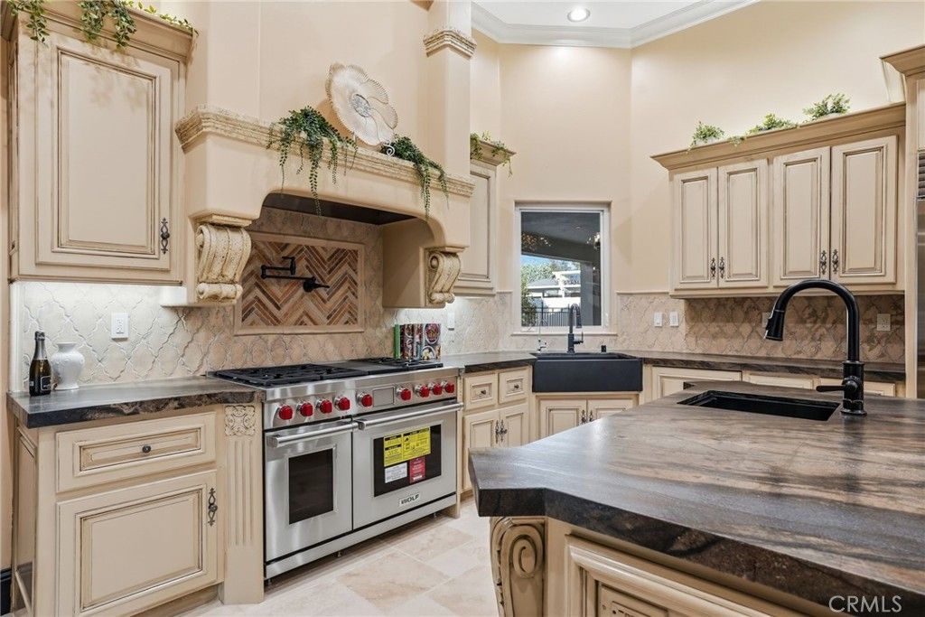 Image 13 of property listing at 15014 Thunder Valley Road, Bakersfield, CA 93314