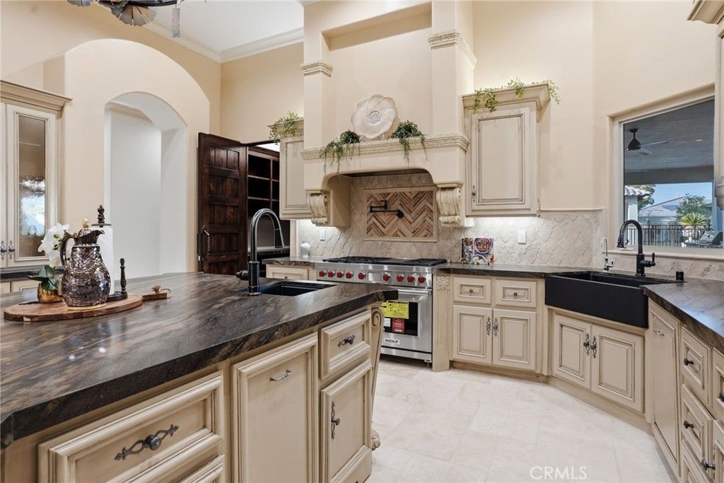 Image 15 of property listing at 15014 Thunder Valley Road, Bakersfield, CA 93314