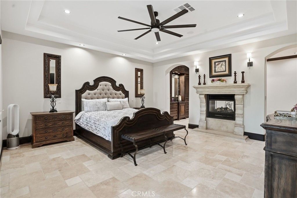 Image 20 of property listing at 15014 Thunder Valley Road, Bakersfield, CA 93314