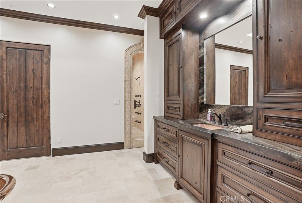 Image 22 of property listing at 15014 Thunder Valley Road, Bakersfield, CA 93314