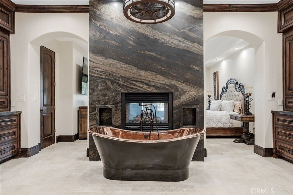 Image 25 of property listing at 15014 Thunder Valley Road, Bakersfield, CA 93314