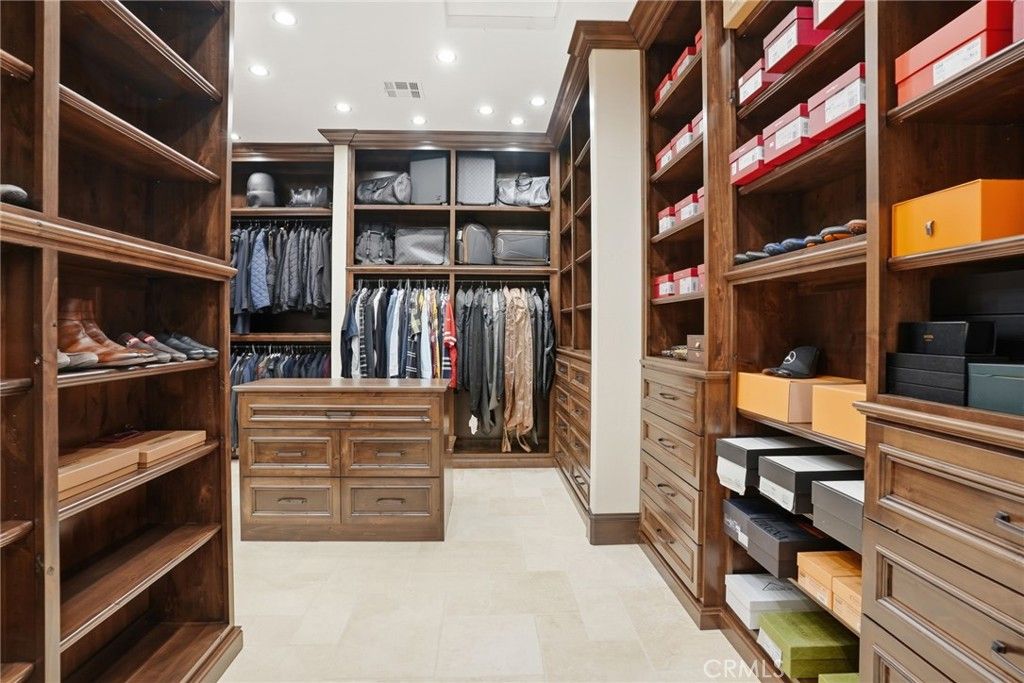 Image 26 of property listing at 15014 Thunder Valley Road, Bakersfield, CA 93314