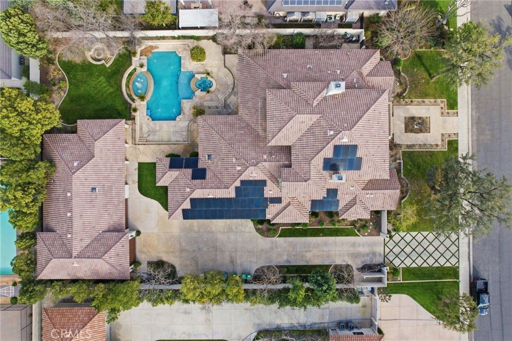 Image 4 of property listing at 15014 Thunder Valley Road, Bakersfield, CA 93314