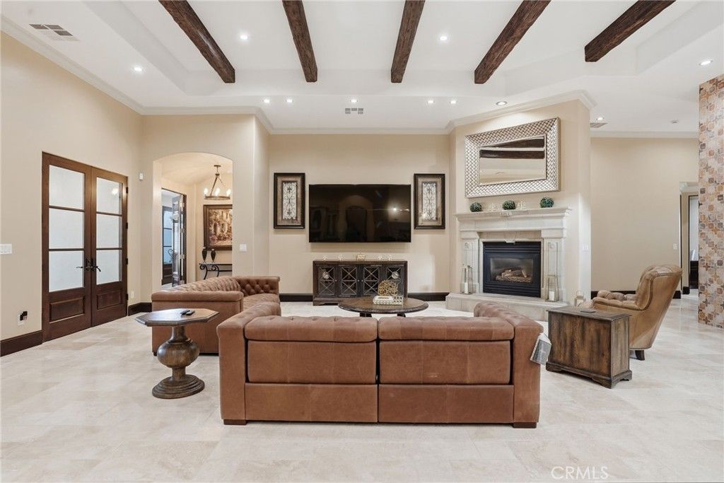 Image 5 of property listing at 15014 Thunder Valley Road, Bakersfield, CA 93314