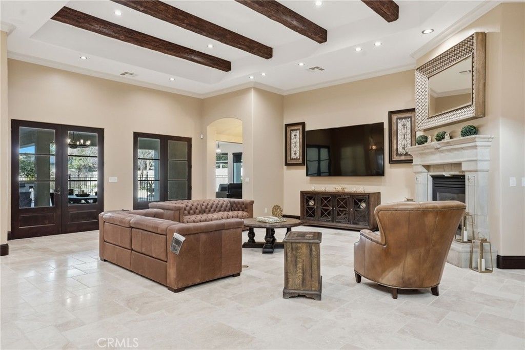 Image 6 of property listing at 15014 Thunder Valley Road, Bakersfield, CA 93314