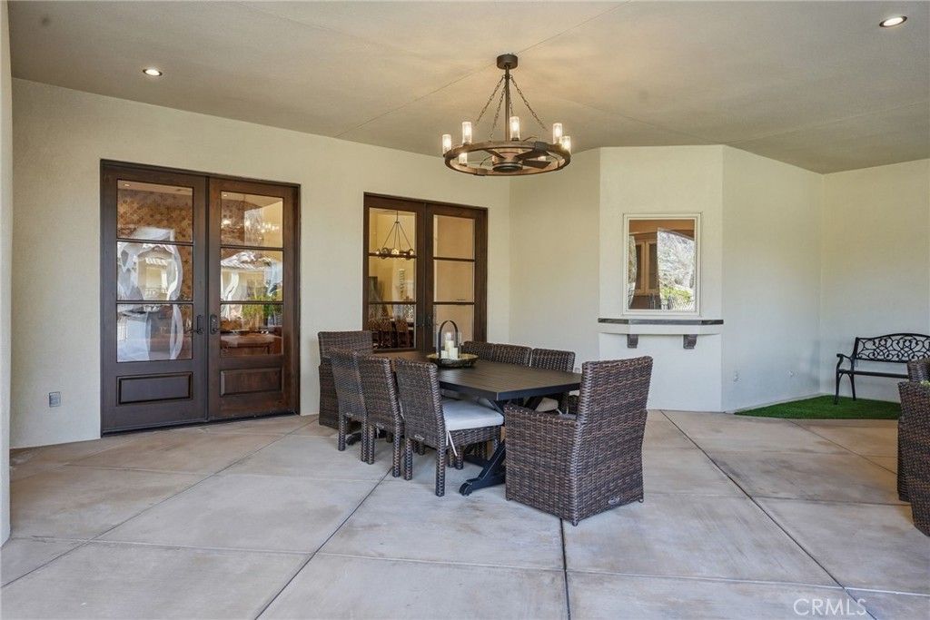 Image 7 of property listing at 15014 Thunder Valley Road, Bakersfield, CA 93314