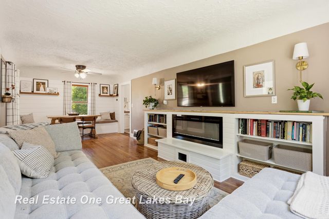 2250 Hemmeter Road, Saginaw, MI 48603