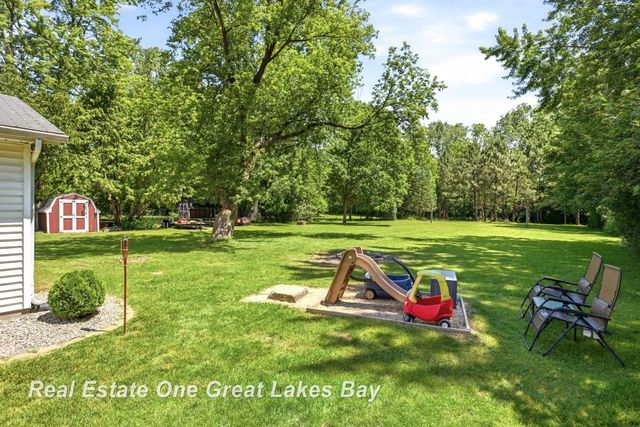 2250 Hemmeter Road, Saginaw, MI 48603