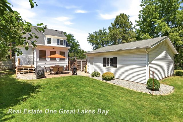 2250 Hemmeter Road, Saginaw, MI 48603