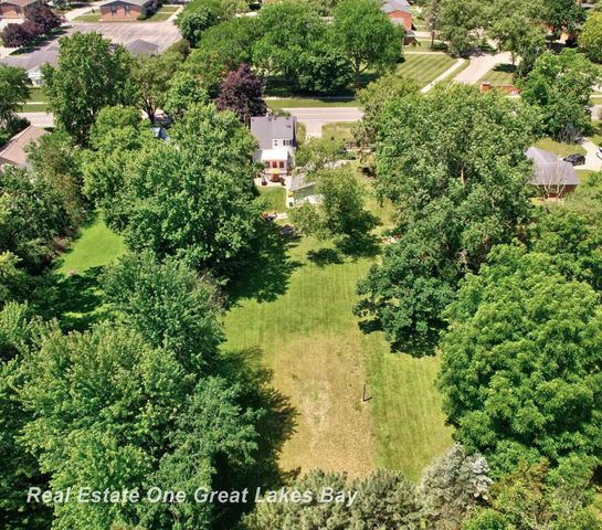 2250 Hemmeter Road, Saginaw, MI 48603