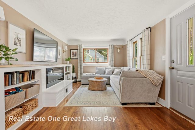 2250 Hemmeter Road, Saginaw, MI 48603