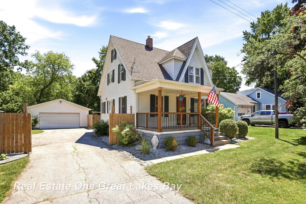 2250 Hemmeter Road, Saginaw, MI 48603