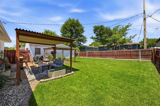 2960 26th Ave, Marion, IA 52302