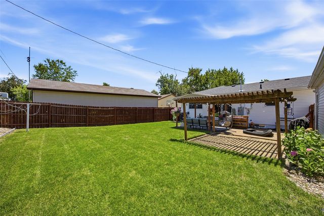 2960 26th Ave, Marion, IA 52302