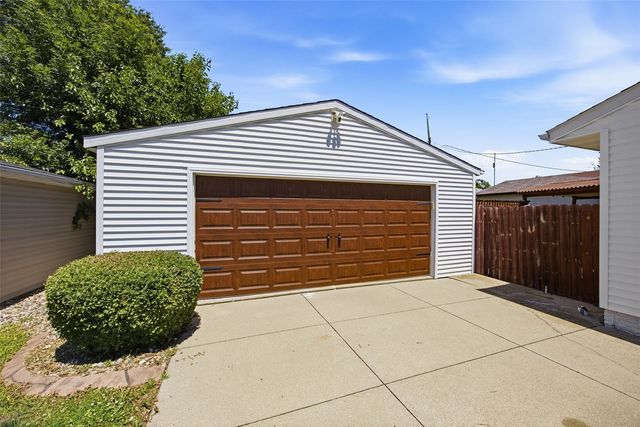 2960 26th Ave, Marion, IA 52302