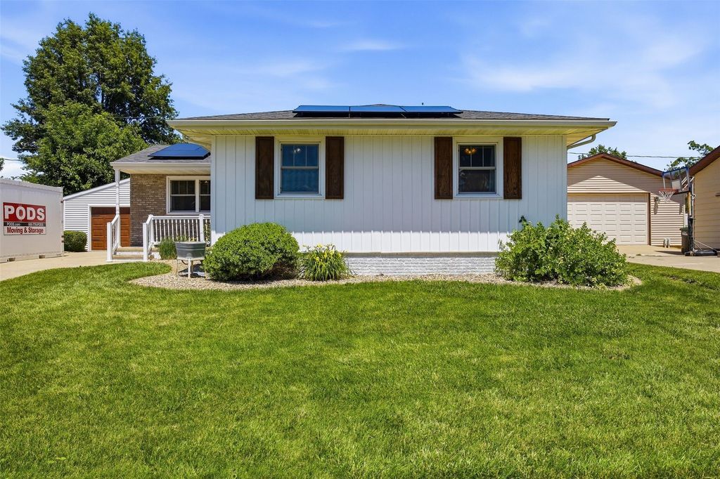 2960 26th Ave, Marion, IA 52302
