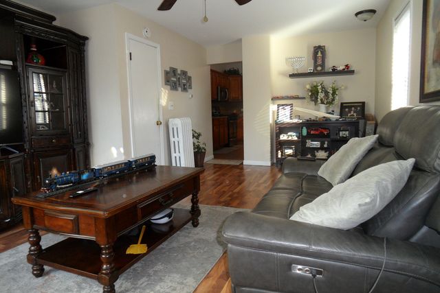 572 Fourth Avenue, Aurora, IL 60505