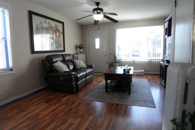 572 Fourth Avenue, Aurora, IL 60505