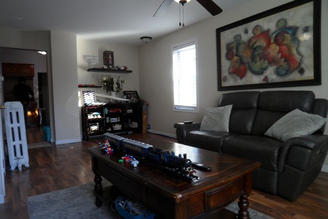 572 Fourth Avenue, Aurora, IL 60505