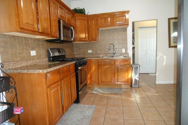 572 Fourth Avenue, Aurora, IL 60505