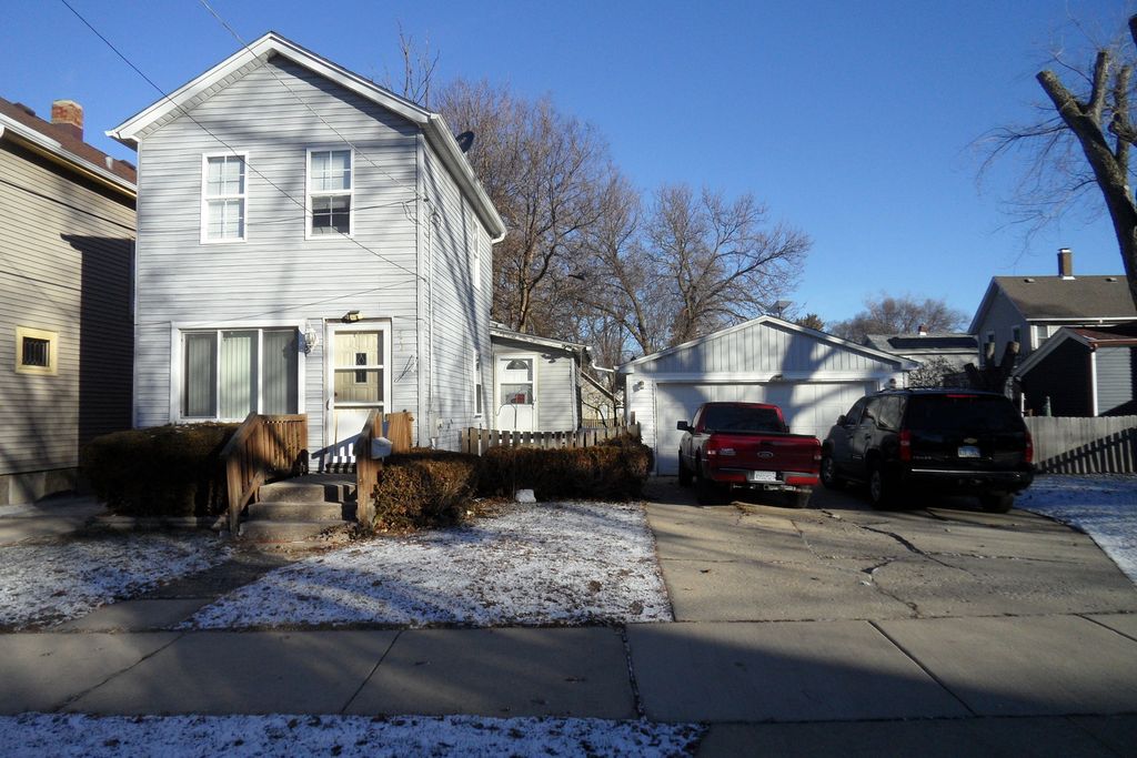 572 Fourth Avenue, Aurora, IL 60505