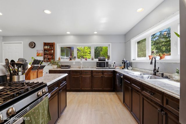 775 Three Bears RD, Priest River, ID 83856