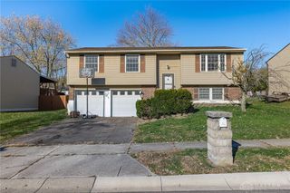 135 Schloss Lane, Moraine, OH 45439