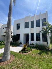 731 SE 4TH Avenue, Delray Beach, FL 33483