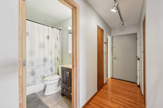 2500 Blaisdell Avenue 211, Minneapolis, MN 55404