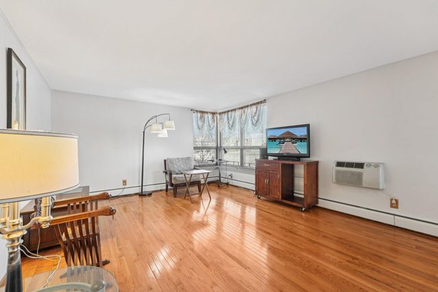 2500 Blaisdell Avenue 211, Minneapolis, MN 55404