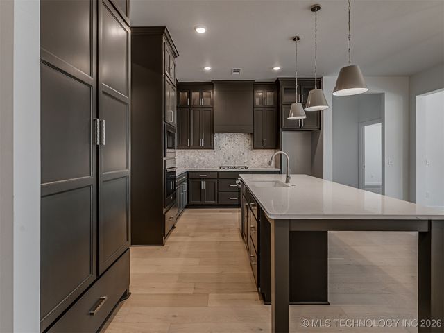 16302 S 89th Avenue E, Bixby, OK 74008