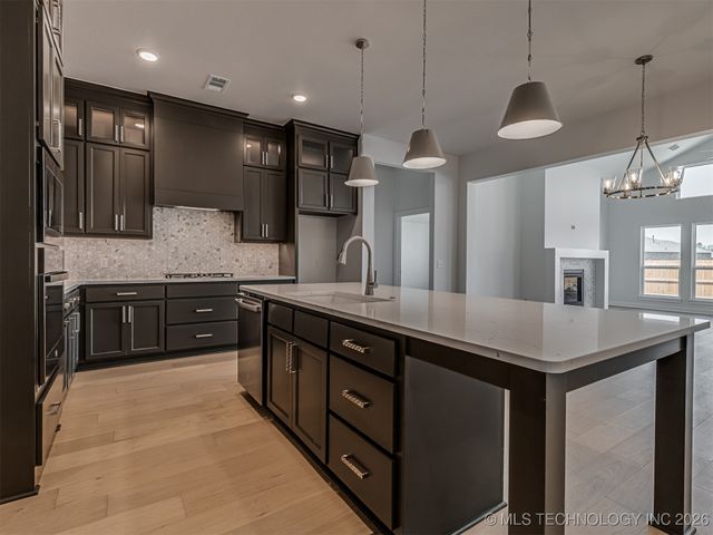 16302 S 89th Avenue E, Bixby, OK 74008