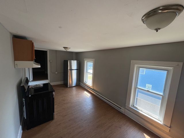 86 N 4th Street 1, Aurora, IL 60505